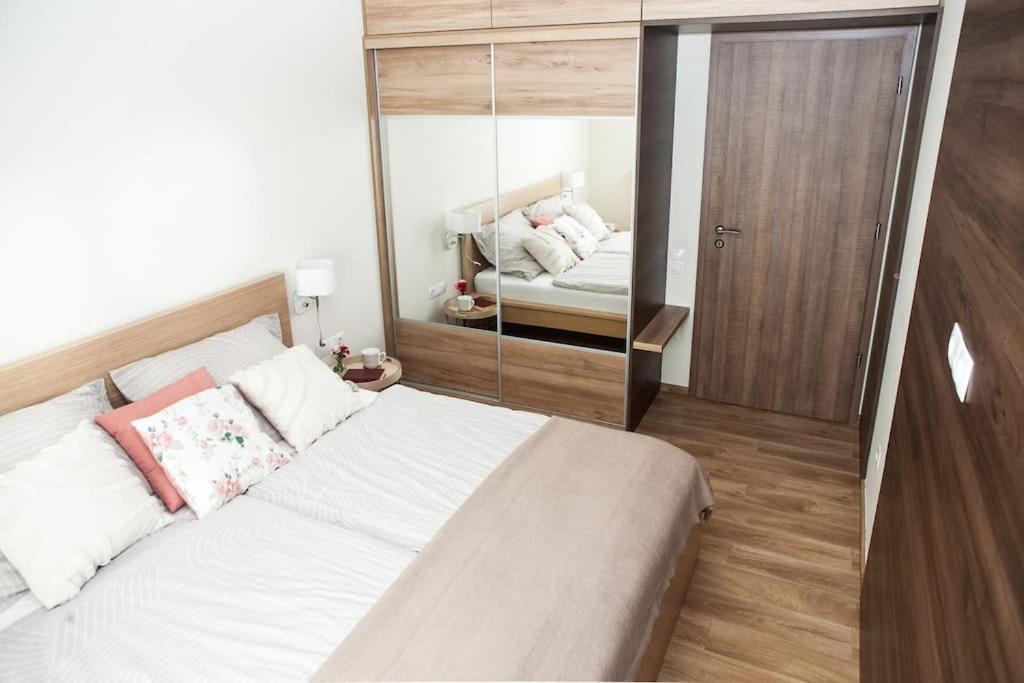 Liszt Apartman Győr Esterno foto